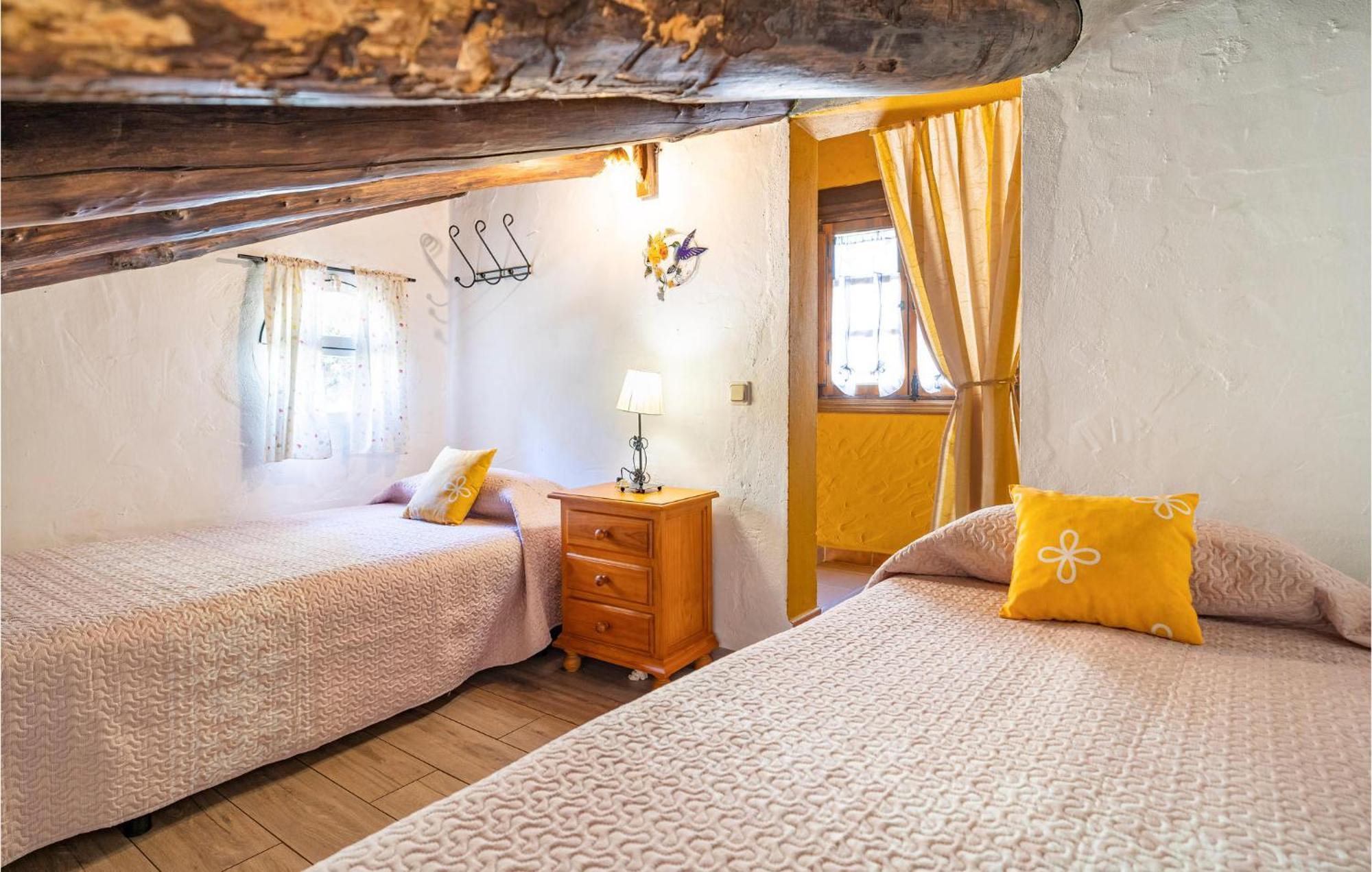 Amazing Cottage In Algatocin With Kitchen Buitenkant foto