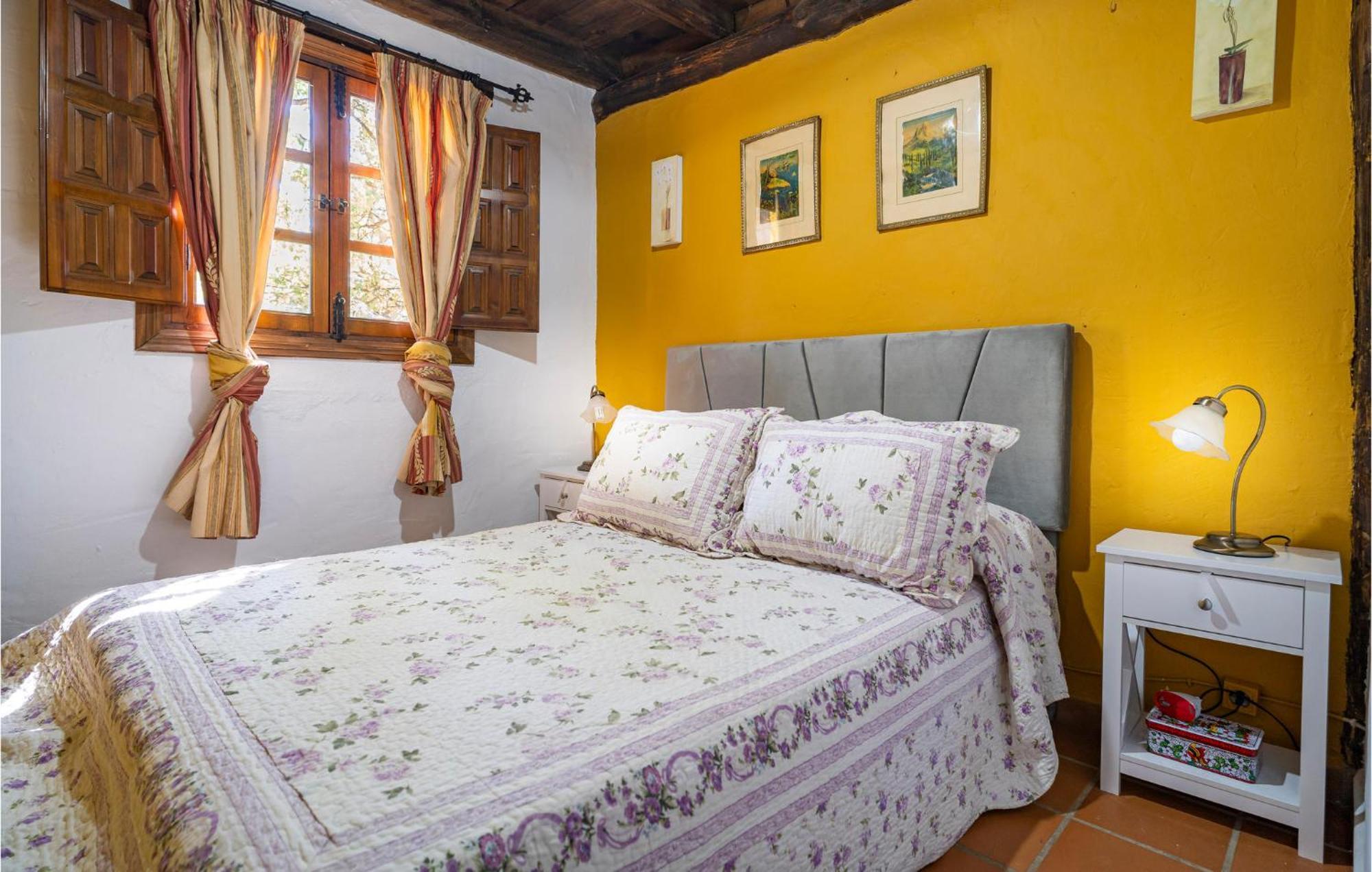Amazing Cottage In Algatocin With Kitchen Buitenkant foto