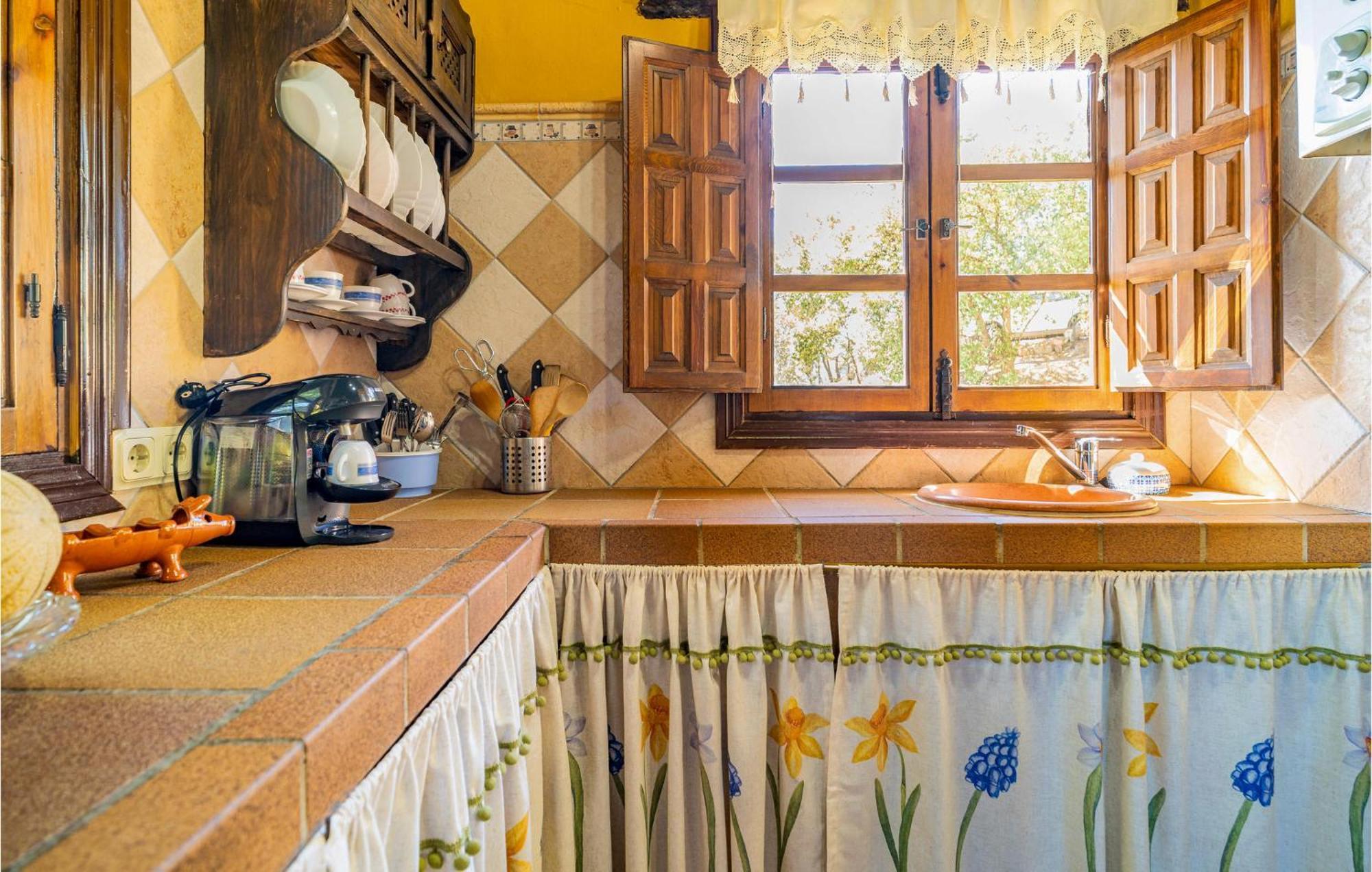 Amazing Cottage In Algatocin With Kitchen Buitenkant foto