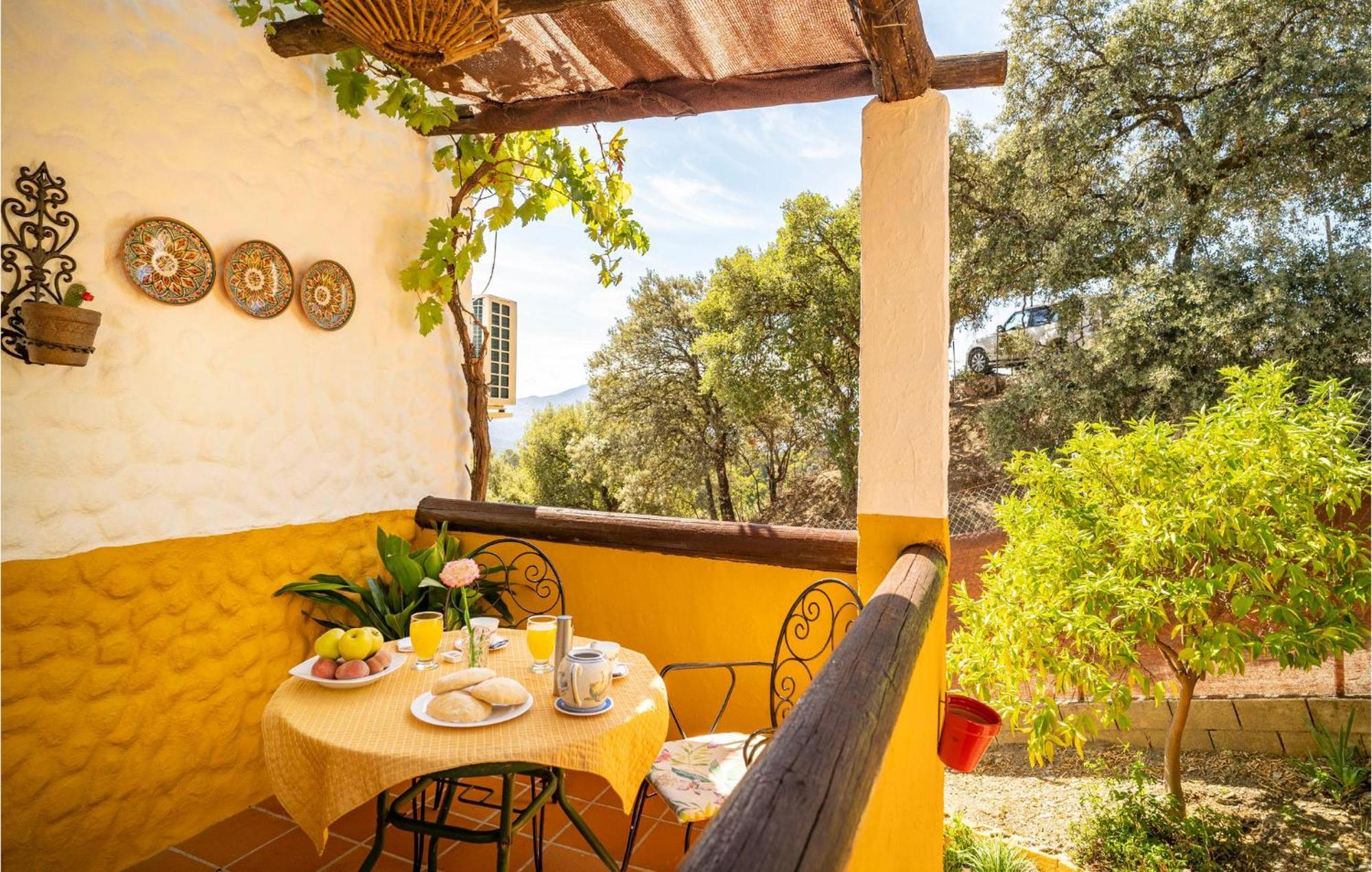Amazing Cottage In Algatocin With Kitchen Buitenkant foto