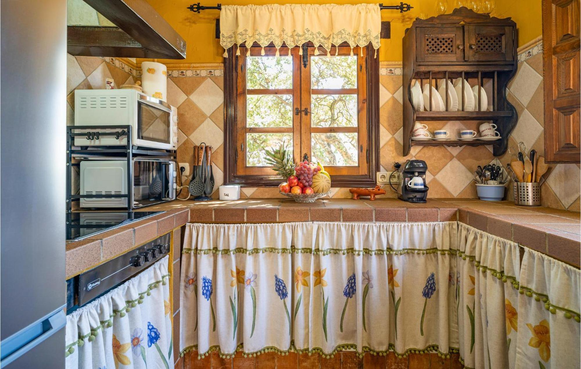 Amazing Cottage In Algatocin With Kitchen Buitenkant foto