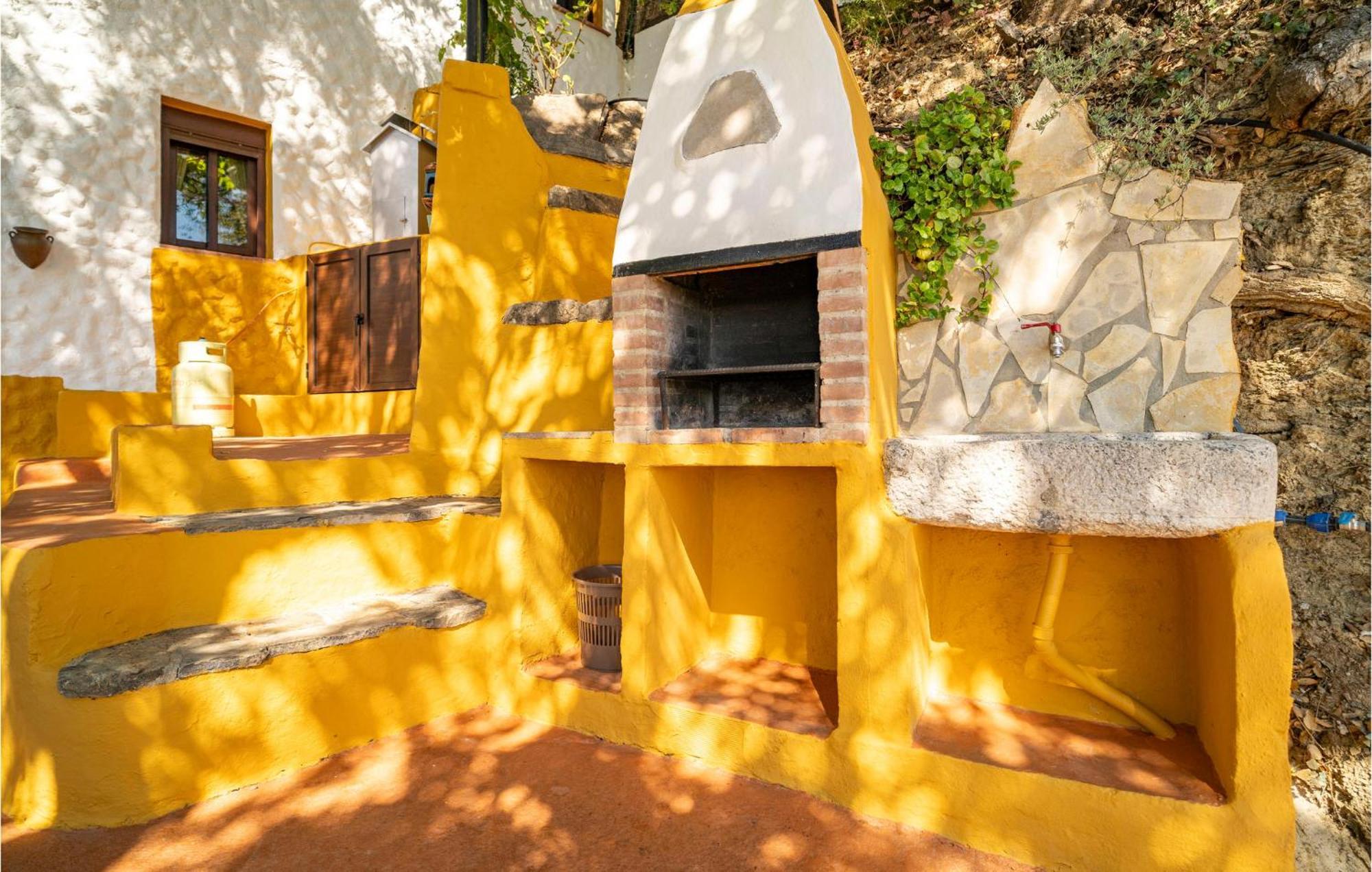 Amazing Cottage In Algatocin With Kitchen Buitenkant foto